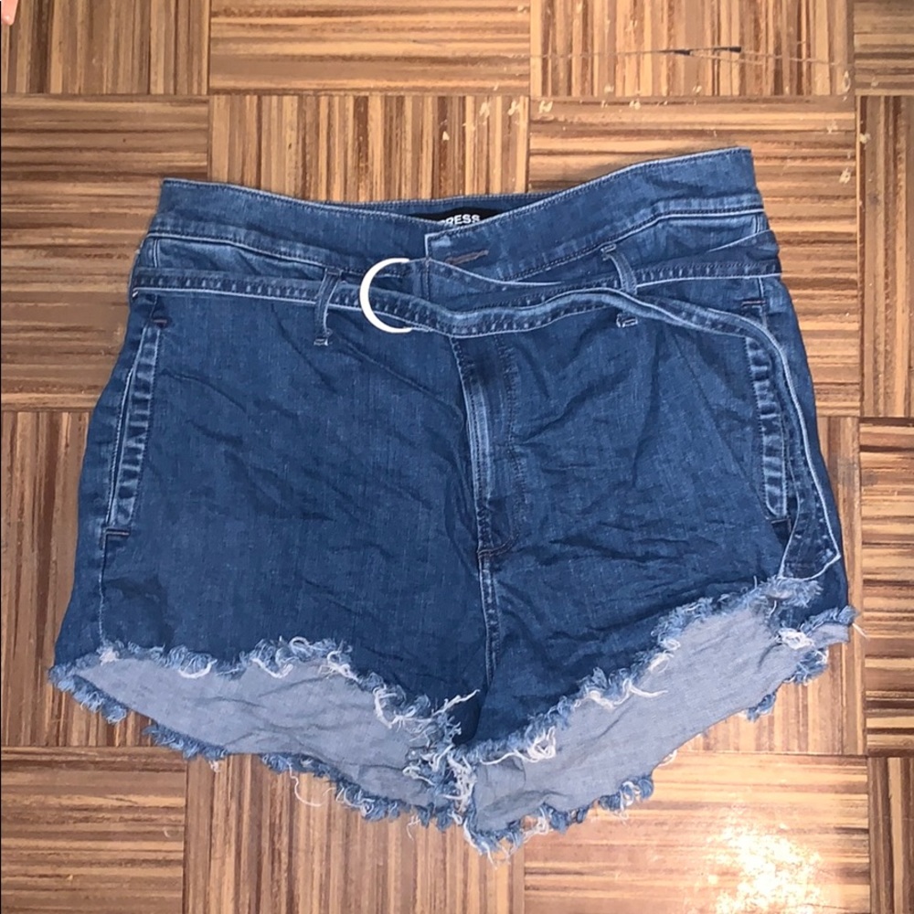🔥 EXPRESS HIGH WAISTED BELTED SHORTS 🔥